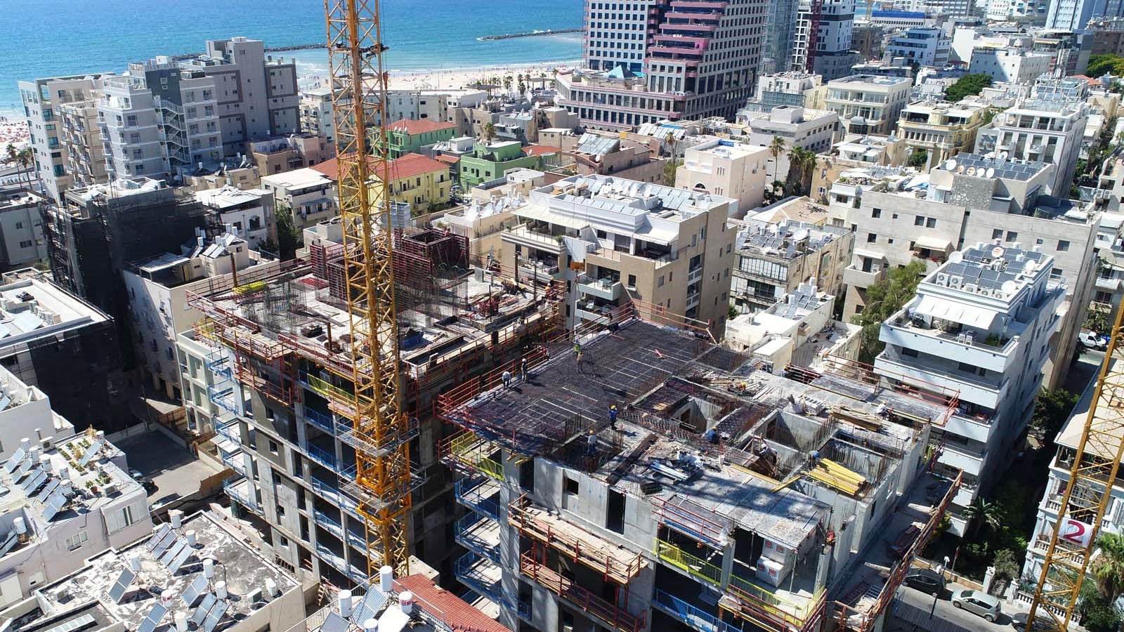 2 בנייני יוקרה בסביבה אורבנית צפופה מחייבת שיטות ביצוע ברמת בטיחות גבוהה לסביבת האתר.