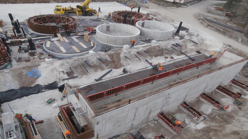 Projekt na chov a spracovanie rýb pozostáva z obdĺžnikovej nádrže s celkovým objemom 737 m³ - biofilter. Železobetónovej kruhovej nádrže tzv. grow tank s vonkajším priemerom 7,75 m a objemom 364 m³ a z tzv. nursery tank - železobetónová nádrž z dvojice navzájom spojených kruhových nádží s priemerom 4,13 m a 83 m³.