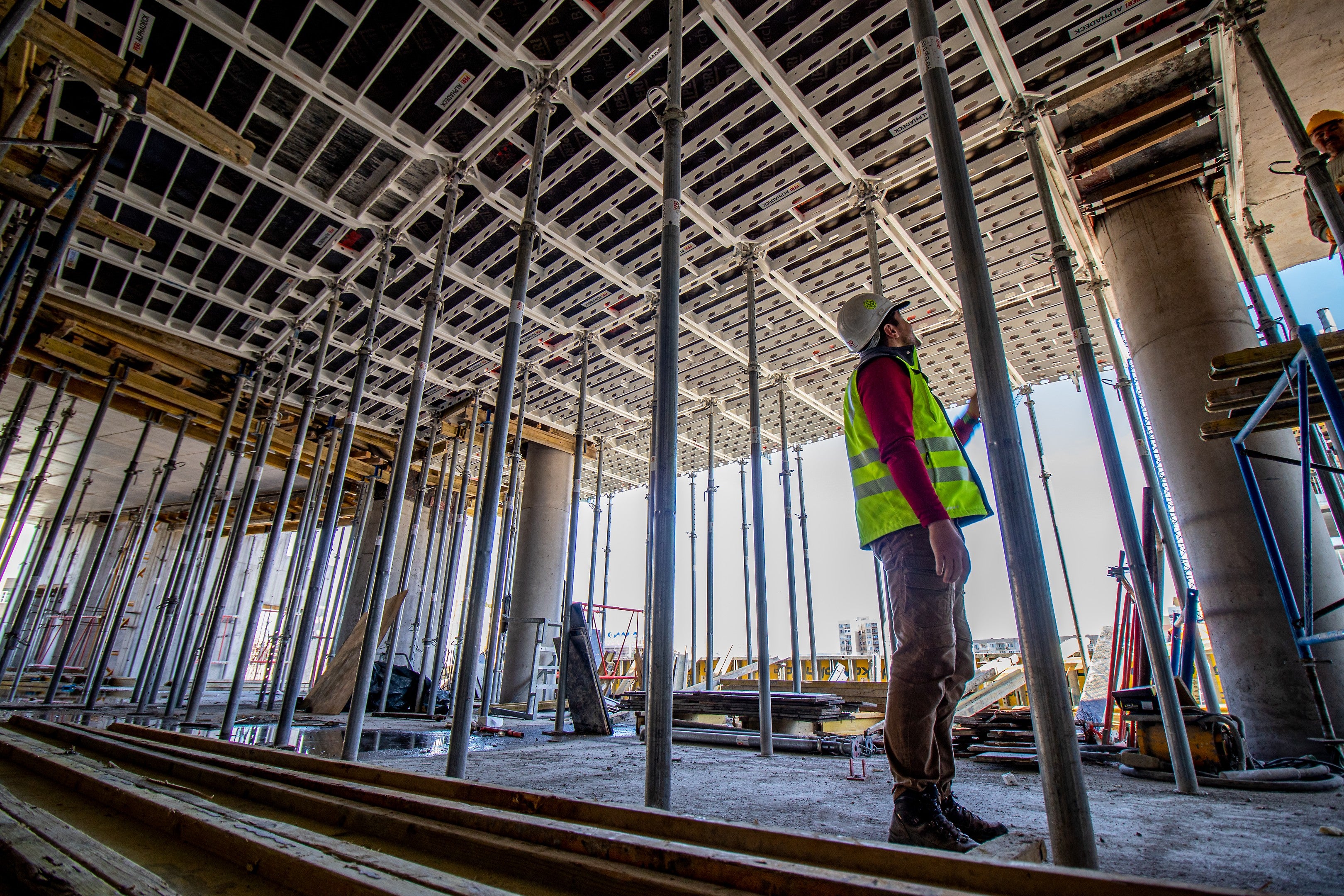 Една от добавените стойности при комплексното обслужване на PERI e супервайзинг на обекта, където получавате обучение, насоки и ценни съвети при работата с PERI системи от опитни инженери