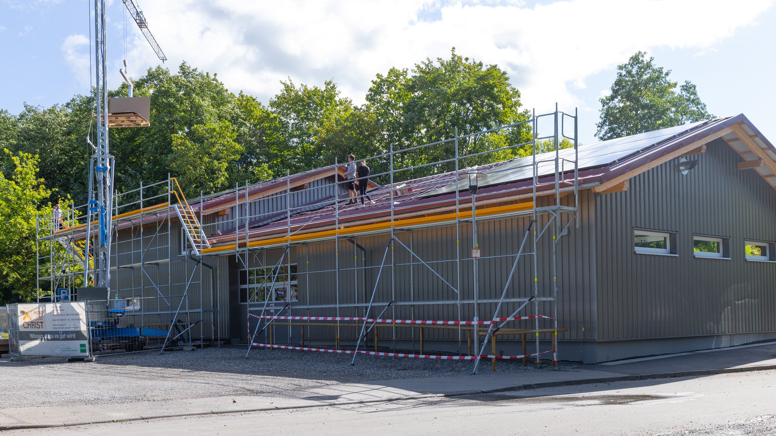 Med PERI:s ställningssystem får du systemintegrerade, förmonterade räcken som skyddar dig under hela uppbyggnaden.