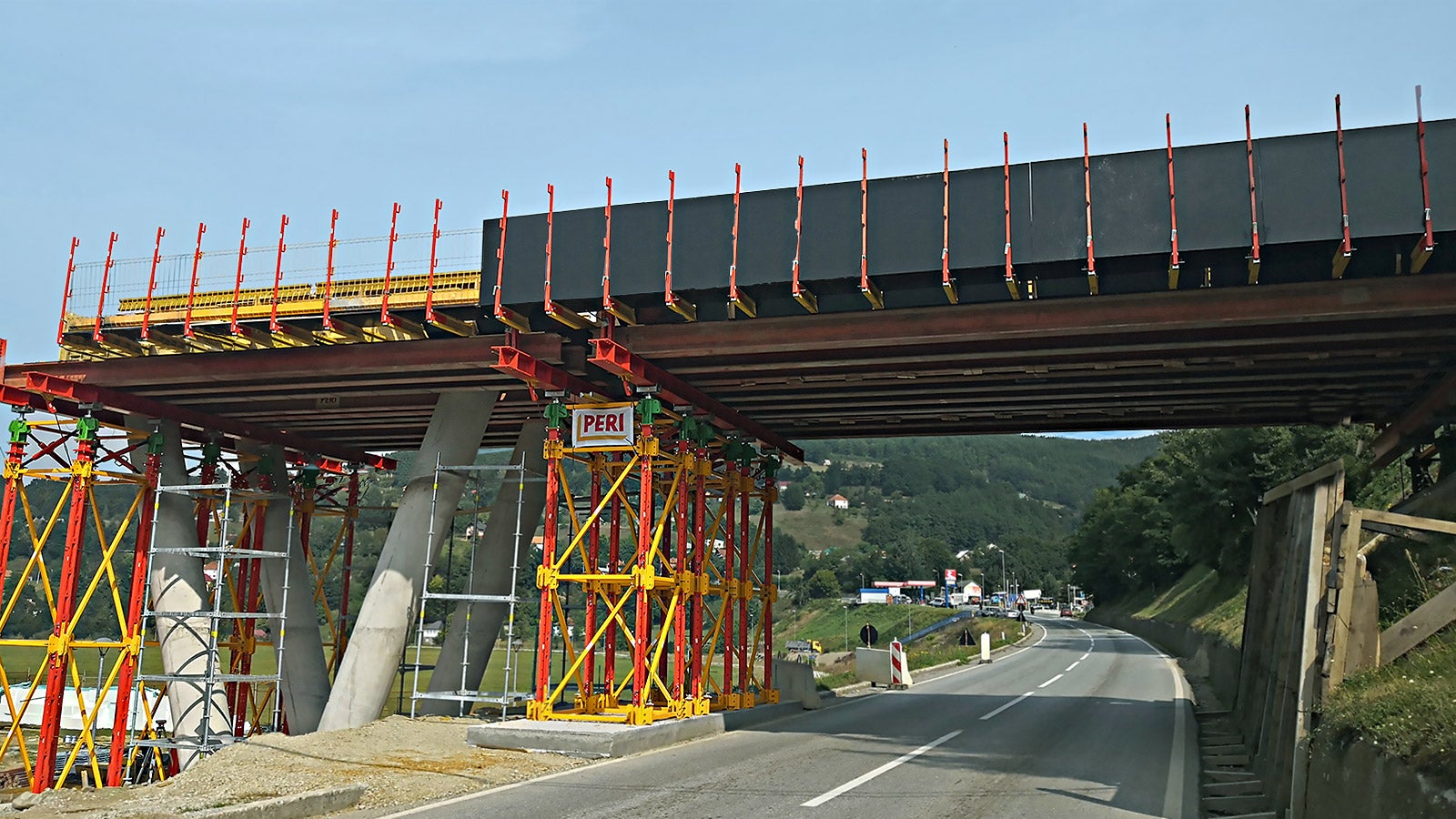 Predmontirani ALPHAKIT tornjevi obezbedili su efikasnu realizaciju projekta i doprineli neometanom odvijanju saobraćaja.