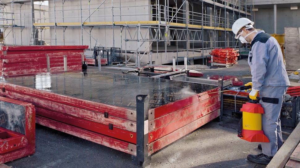 Öljy tulee levittää ohuesti ja tasaisesti. Soveltuu käytettäväksi vain PERI:n ruiskuvälineiden ja -suuttimen kanssa.<br/>