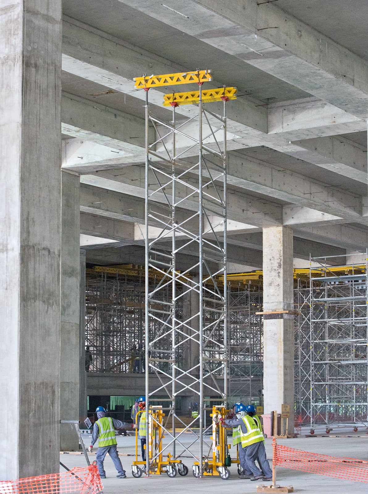 Easy lateral transport: the PD 8 slab tables can be moved by hand by means of a transportation trolley. This reduces crane requirements quite considerably.