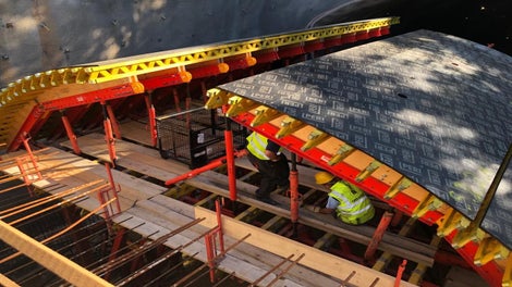 Oplata plašta - VARIO GT24 oplatni sistem. Remenate za geometriju kompletno su obrađene i pripremljene pomoću CNC uređaja na PERI skladištu u Velikom Trgovišću te gotove isporučene na gradilište.