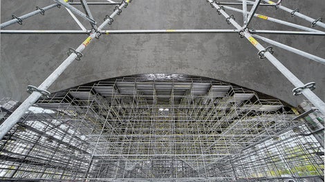 A total of 8,500 m² of exhibition space is now available under the three domes.