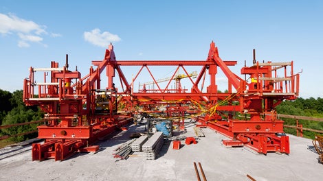 O kit de construção de engenharia VARIOKIT garantiu máxima adaptabilidade para a ampla gama de seções transversais da ponte.