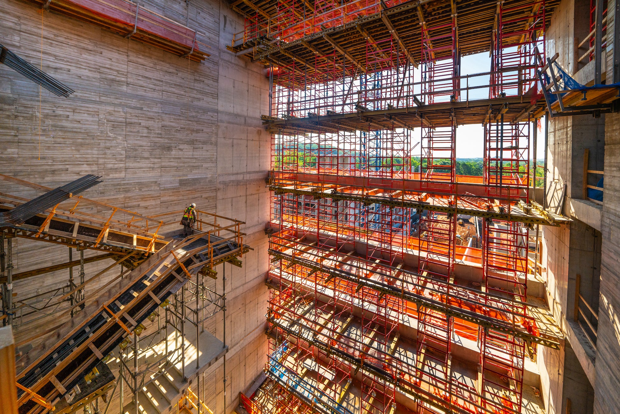 PD5 shoring system provided support for slab formwork due to its high load-bearing capacity of 10,000 lbs per leg. 