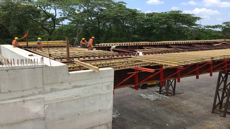 Celosías y ménsulas VARIOKIT para el soporte del tablero del Puente. 
