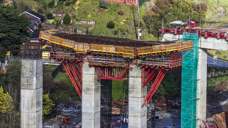 Es parte del mega-proyecto “Conexión Vial Ruta 5 / Ruta 7”, de Puerto Montt. Contempla la construcción de obras viales, grandes obras estructurales.