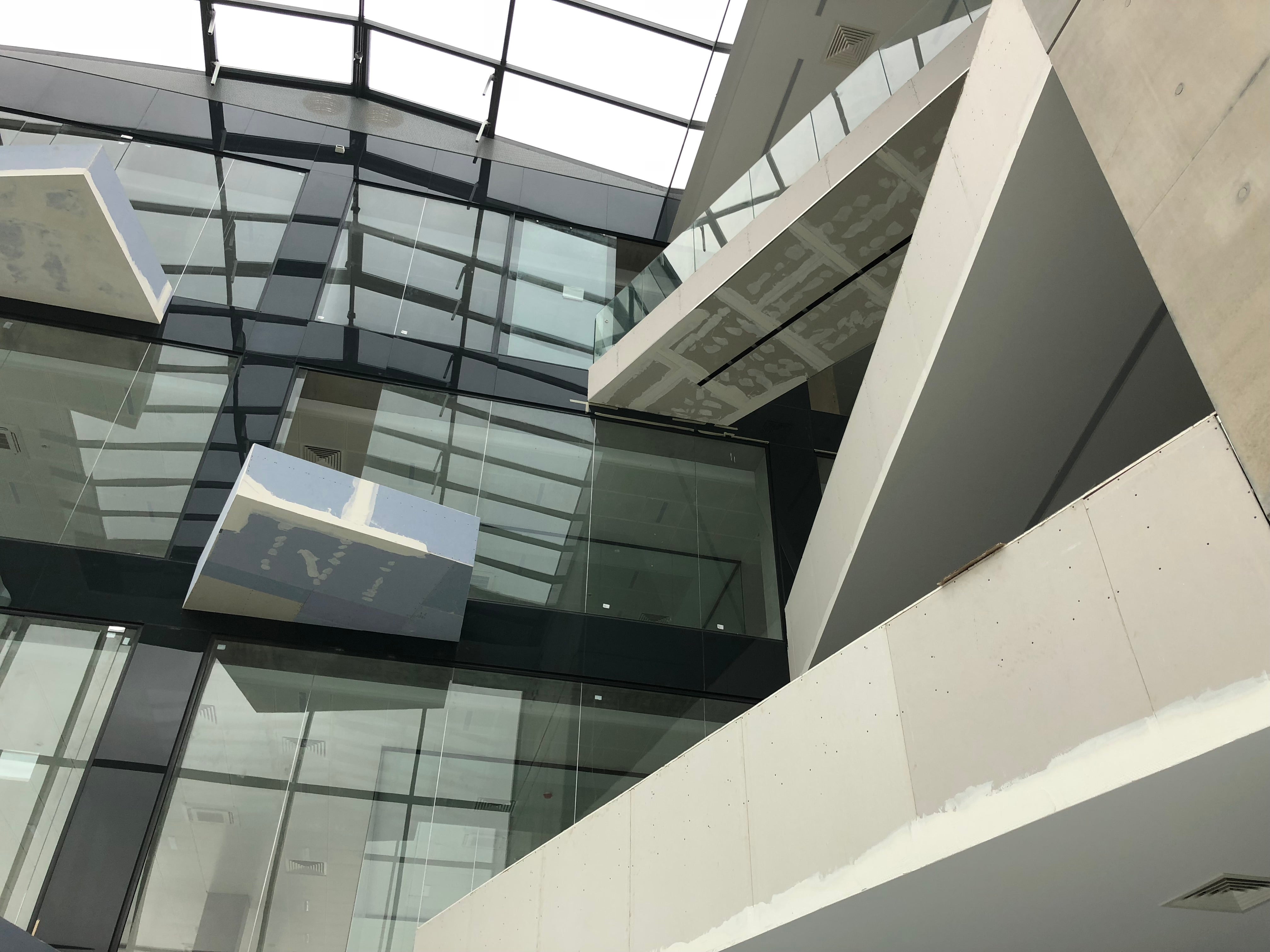 Изграждане на производствена база с представителен магазин MONNI - видим бетон 