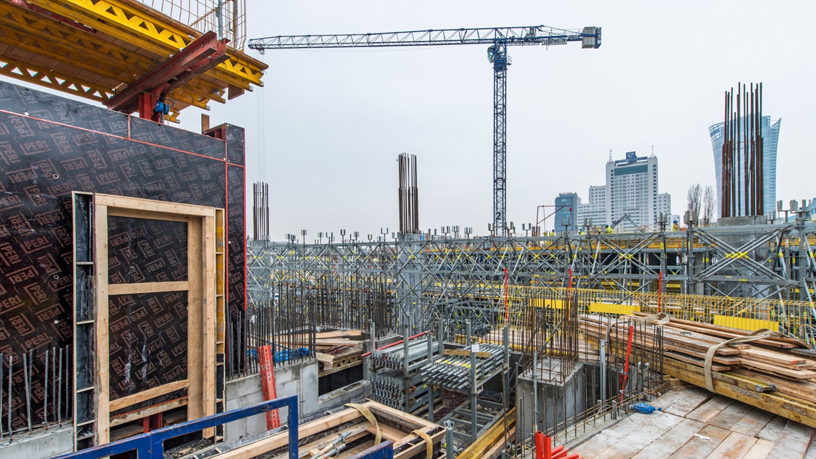 System samoczynnego wspinania PERI ACS z deskowaniem ramowym PERI TRIO. Fot. arch. Golub Gethouse sp. z o.o.