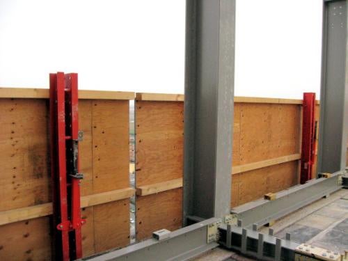 Foto all'interno del cantiere: dettaglio del paramento RCS-P<br/> 