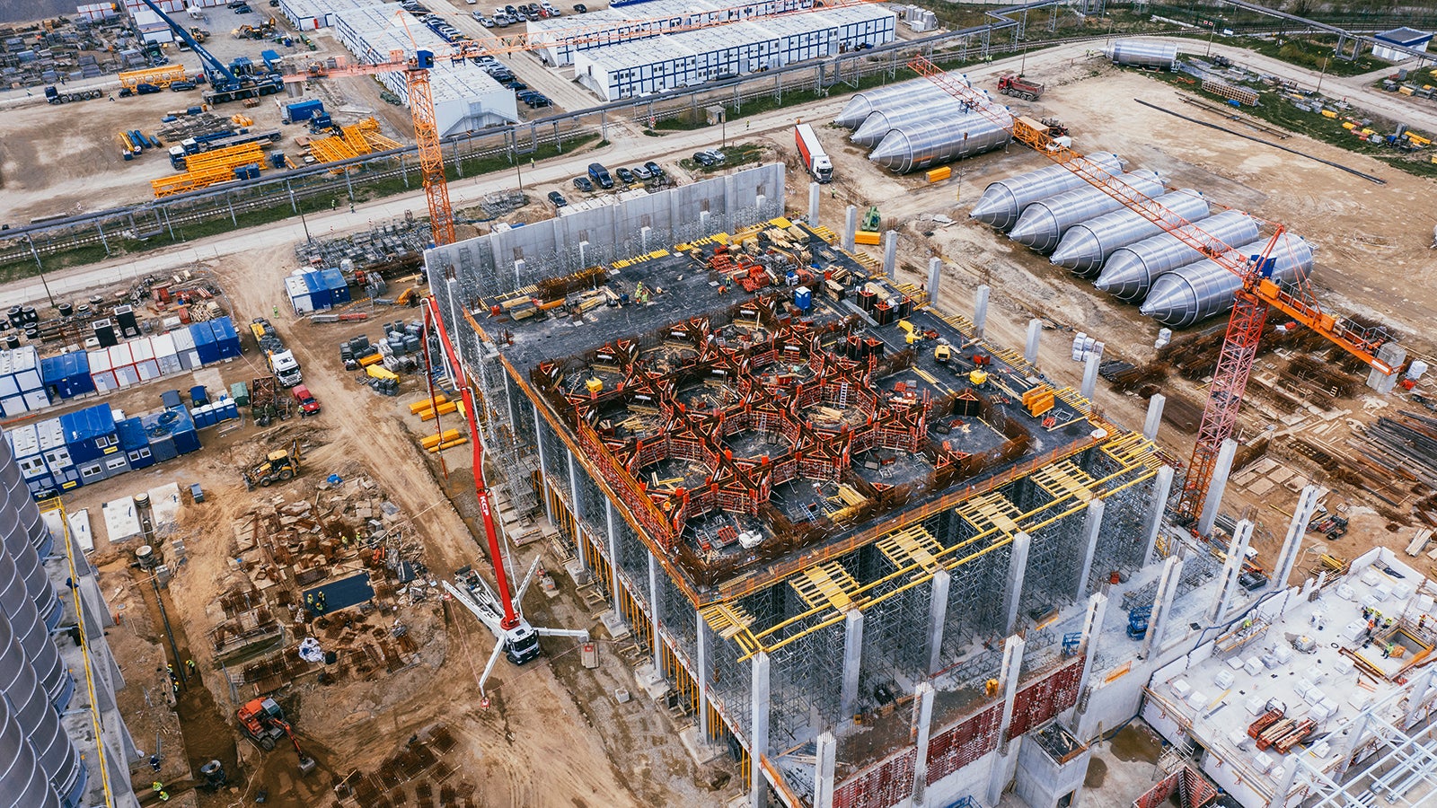 Realizacja projektu Polimery Police. Odcinek realizowany przez Jakon.