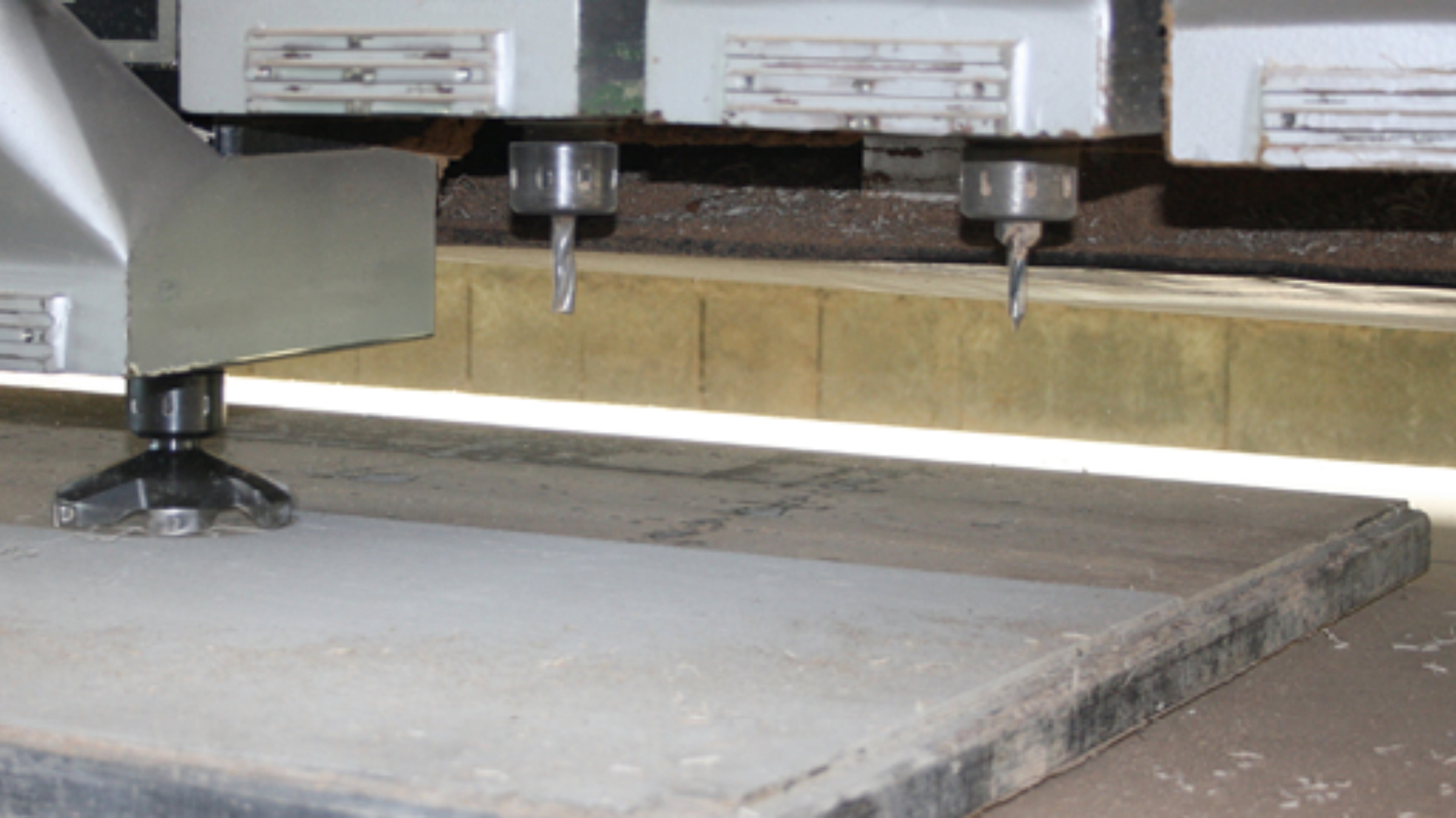 ReLife extends the usability of production pallets by restoring their surface and structural properties, providing a cost-effective, environmentally conscious alternative to replacement.