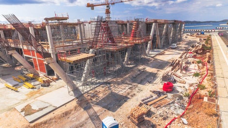 Izvedba "V" stupa (2. faza) s PERI UP Rosett Flex nosivom skelom kao radnom platformom