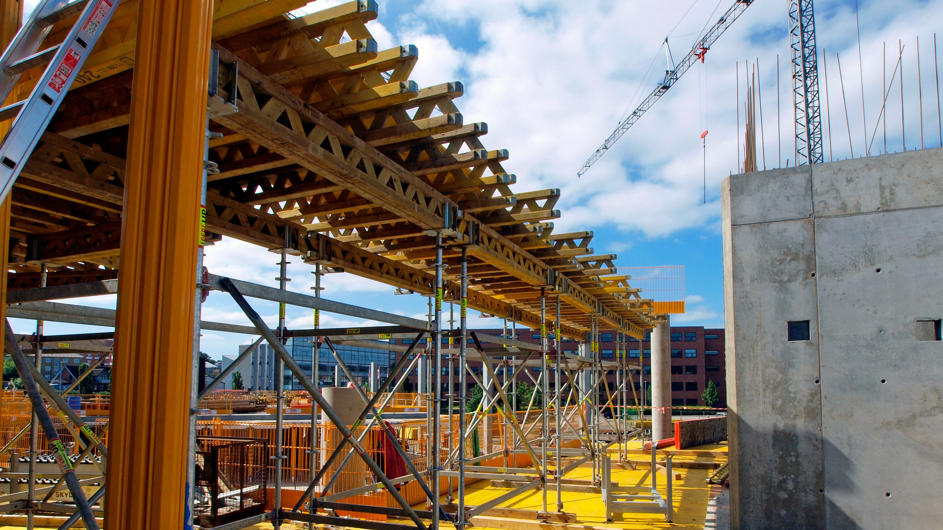 SDU Kolding - Bjælkeunderstøtning og forskalling med MULTIFLEX og MULTIPROPPER. 