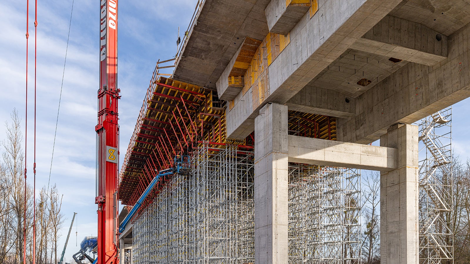 Most na rzece San w Stalowej Woli w ciągu DW 855. System PERI UP Flex MD w użyciu.