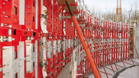 Die PERI RUNDFLEX Plus vermeidet mit seinen einstellbaren Standardelementen kostenintensive Neumontagen bzw. Umbauten von Sonderschalungen.