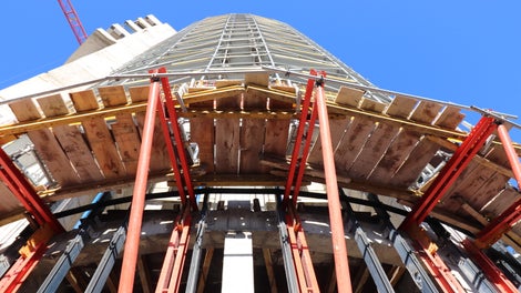 Със системата VARIOKIT бързо и лесно могат да се конфигурират различни конструкции за обектовите нужди. Връзката между отделните елементи става с пас-болт, което редуцира времето за монтаж