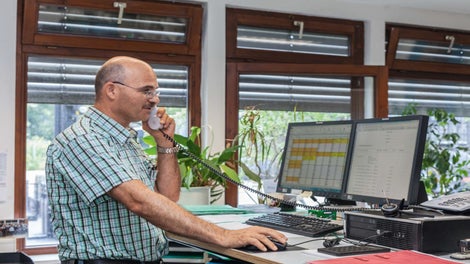 Veicot pasūtījumu, klients tiek informēts par visām ar nomas materiālu piegādi saistītajām detaļām.