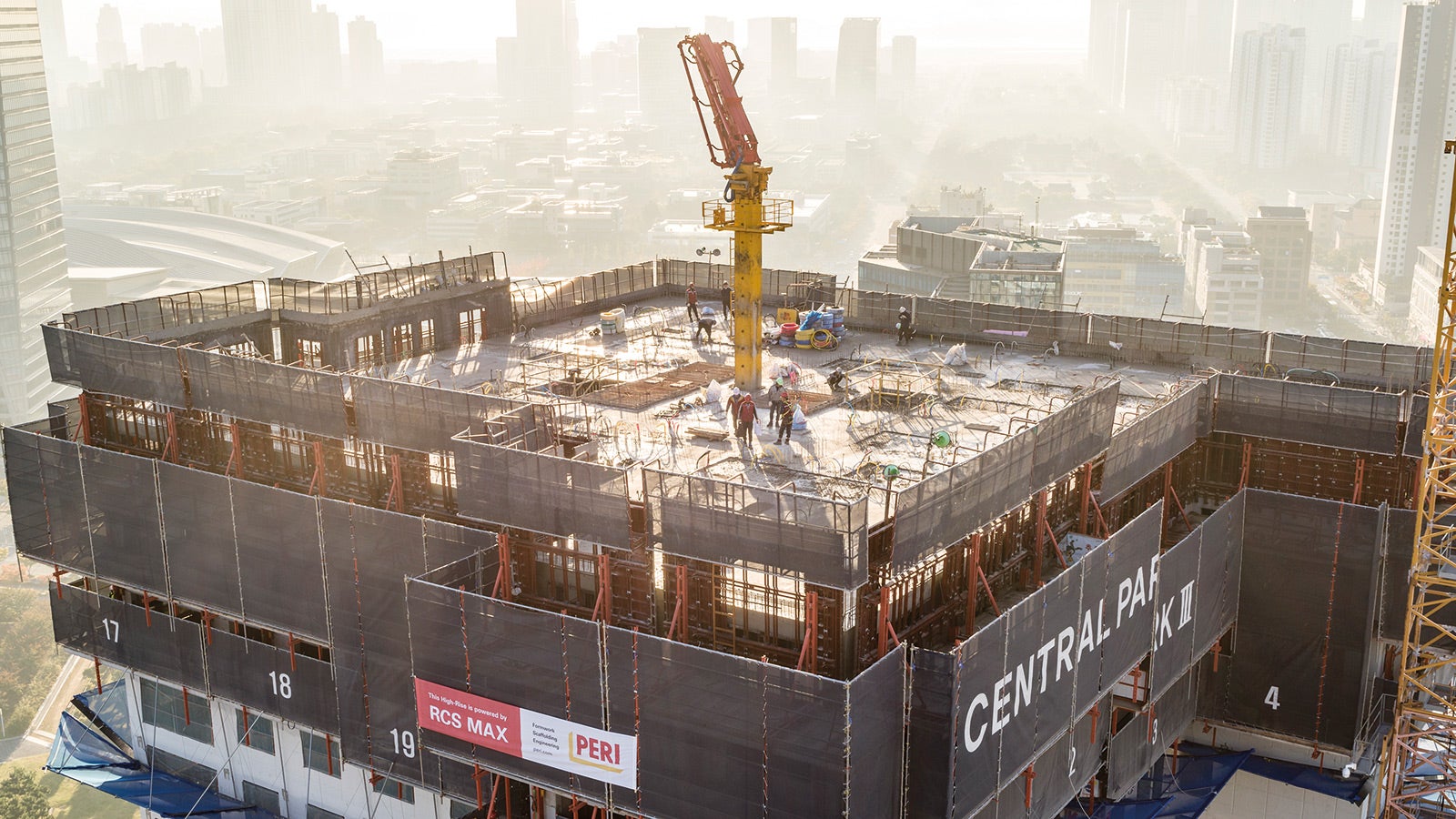 The RCS MAX Rail Climbing System scores with high productivity and safety.