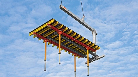 Table Lifting Fork is oriented at the table’s center of gravity. This makes it possible to quickly move the table module.