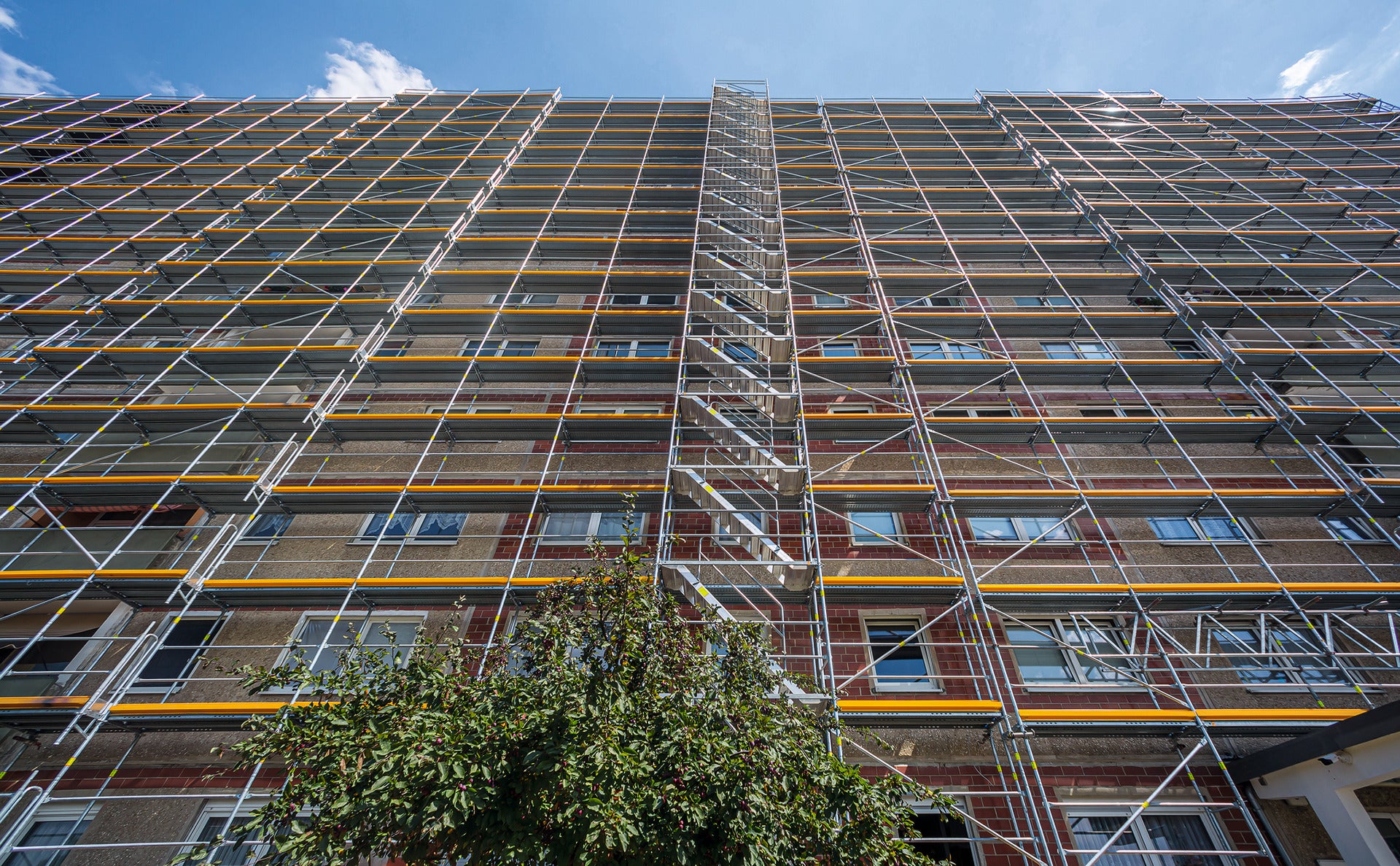 Die Gerüsttreppe ist der ideale Zugang zu höher gelegenen Arbeitsplätzen.<br/>