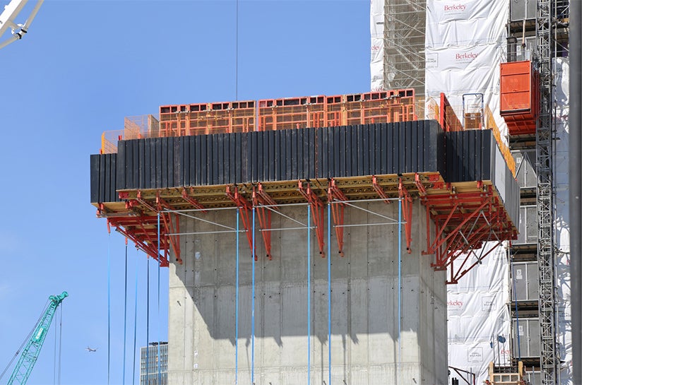 Large scaffold units of the securely assembled units consisting of platform and formwork in only one crane lift.