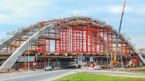 W ramach budowy północno-wschodniej obwodnicy Chrzanowa powstał wiadukt łukowy nad ulicą Trzebińską.