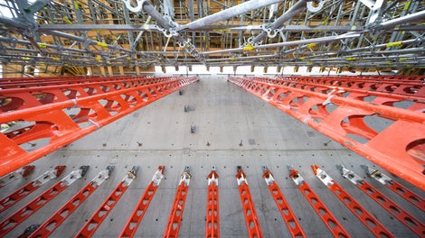 Das Absenken der Last erfolgt kontrolliert mittels Akkuschrauber.