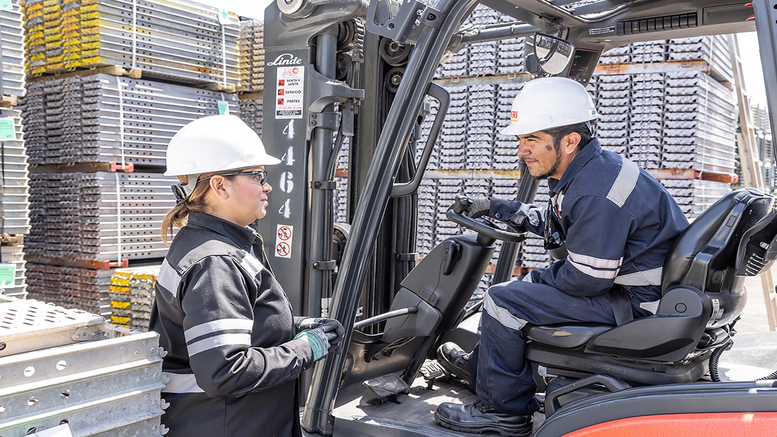 Efficient logistics as the key to business success – seamless processes from procurement to delivery.