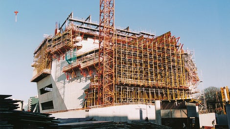 The flexible adaptability of the VARIO GT 24 wall formwork system completely fulfilled the special geometrical requirements.