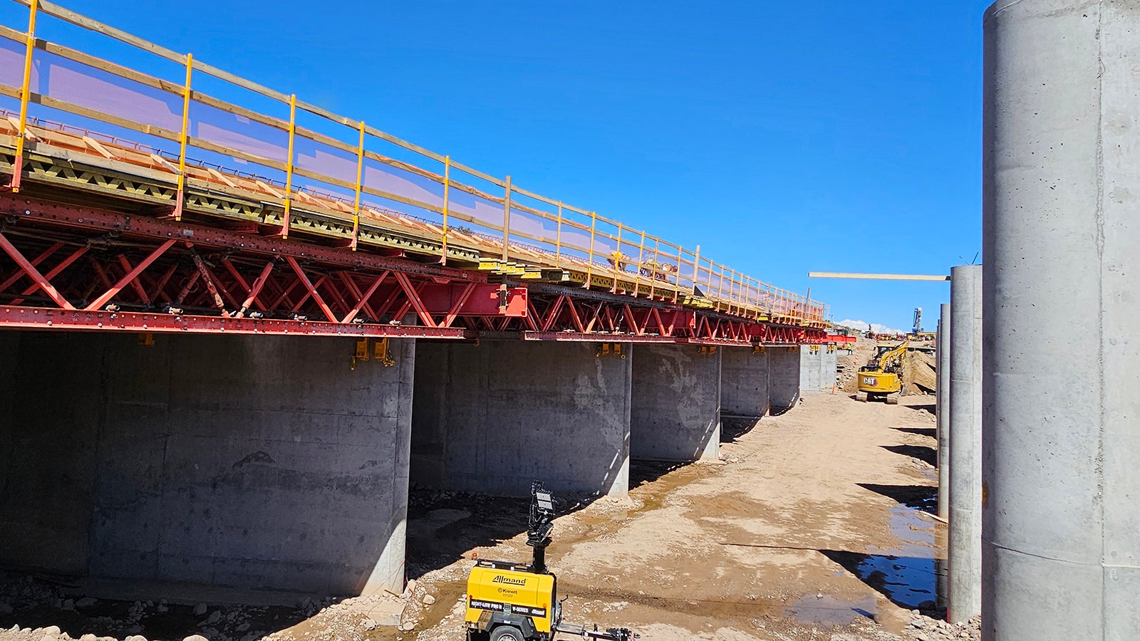 A combination of VPS Support Brackets and VARIOKIT standardized components creates a versatile system that forms a suspended platform for bridge flat deck pours, keeping components and crews safe above potential flood levels.
