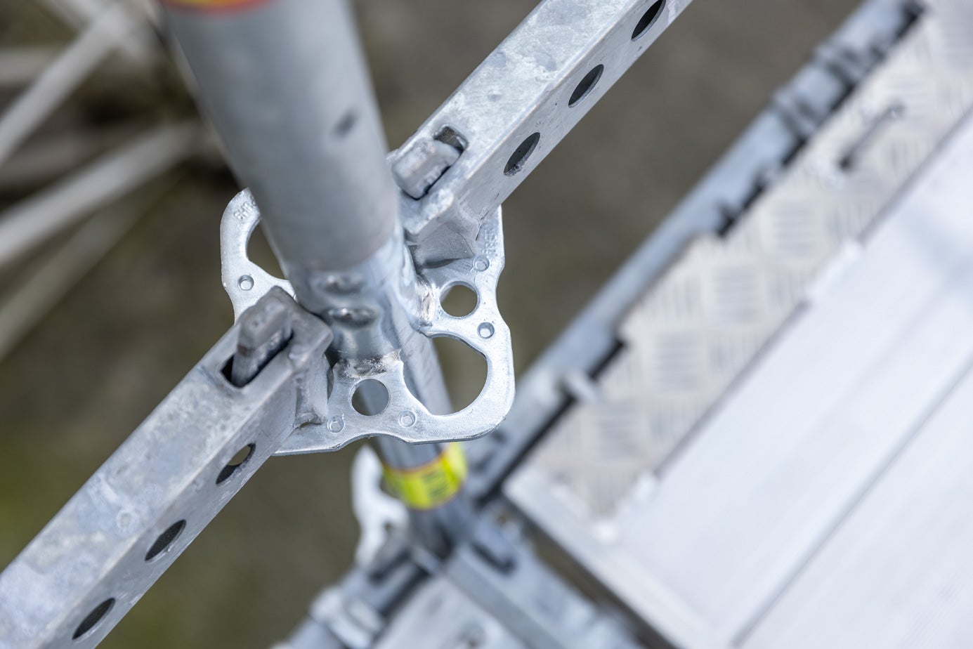 Dank der hohen Knotensteifigkeit punkten die neuen PERI UP Bauteile trotz des geringeren Gewichts durch eine hohe Systemtragfähigkeit.