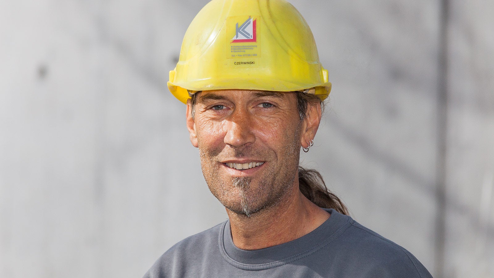 Schon das MAC 1 Museum, das wir 2012/13 gebaut haben, war komplex. Das neue MAC 2 Gebäude war zum Bauen noch komplizierter. Insbesondere das Zusammenspiel von Schalung, Gerüst und Planungsleistung spielte bei der Bauausführung eine entscheidende Rolle. Zudem bot uns das PERI UP Gerüst die notwendige Flexibilität, die wir räumlich und zeitlich benötigt haben.