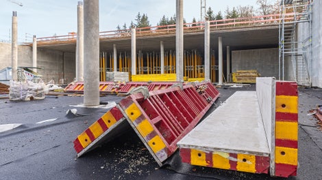Bei allen trinkwasserberührenden Innenflächen wurde die MAXIMO Wandschalung nach jeder Betonage mit wasserabführenden Schalungsbahnen neu belegt.