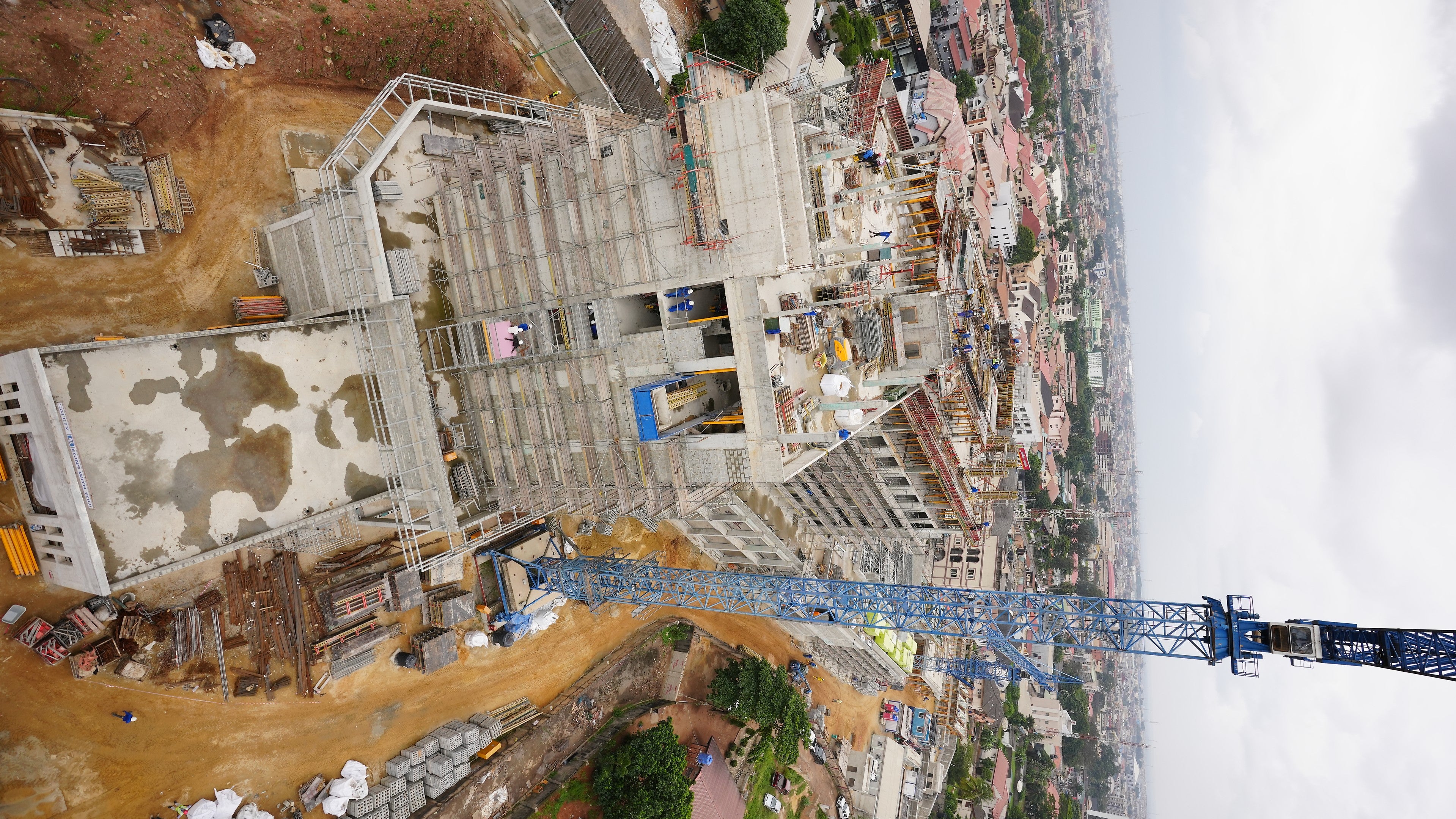 Construction of the Mariot hotel with the use of the PERI UP Scaffolding System