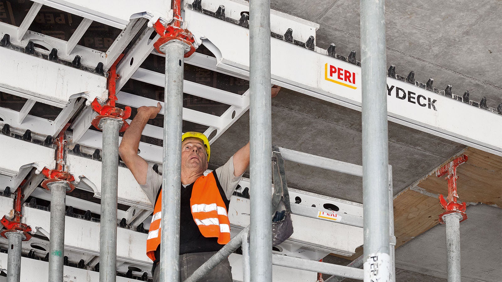 Die SKYDECK Paneele und Längsträger konnten dank des Fallkopfsystems bereits einen Tag nach dem Betonieren ausgeschalt und anschließend in den nächsten Takt umgesetzt werden.