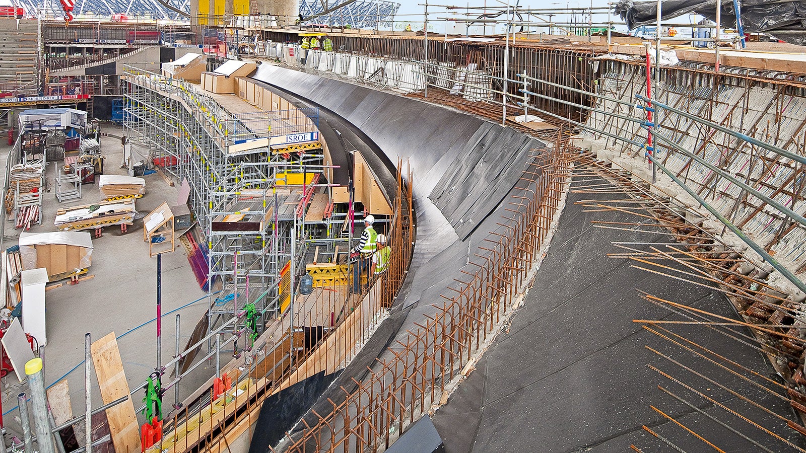 PERI UP Shoring and working scaffold supports the customized individual 3-D units for the curved end walls of the Aquatics Centre, London