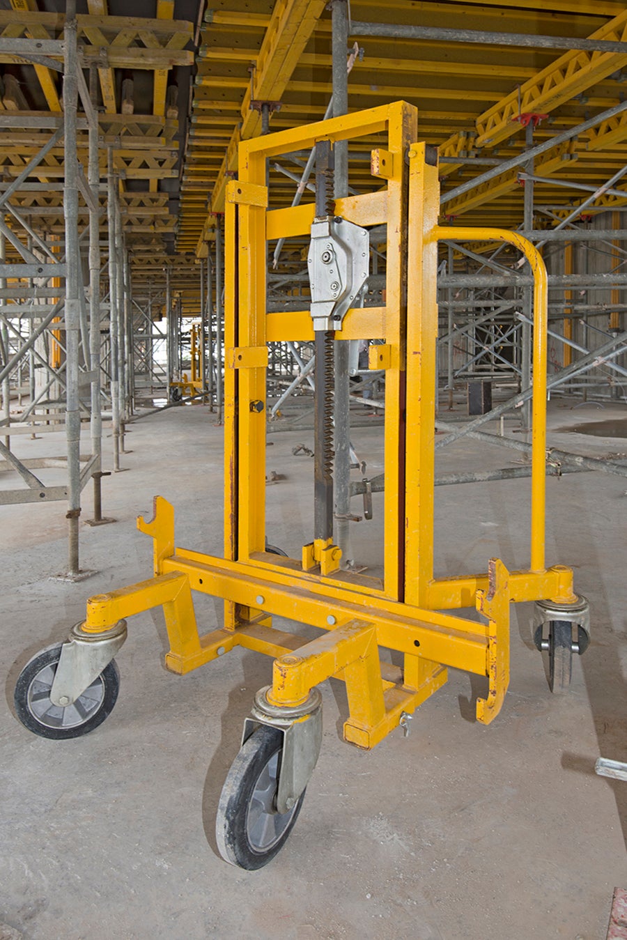 The trolley and winch facilitate fast moving of PD8 scaffold constructions