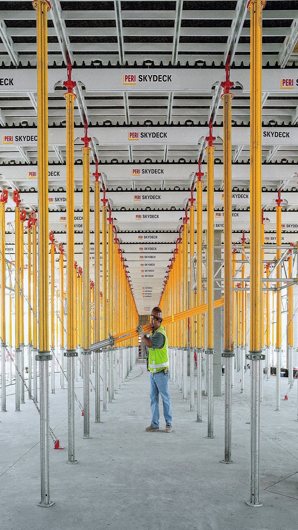 Moins d&#039;étais, plus de stabilité Grâce à une charge admissible allant jusqu&#039;à 100 kN, nos étais offrent une capacité de charge élevée, réduisant ainsi le nombre d&#039;étais nécessaires par mètre carré. Cela garantit une meilleure efficacité sur le chantier, tout en maintenant une stabilité et une sécurité maximales.<br/><br/>