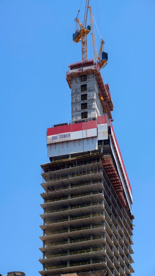 פתרון של מערכת הגנה RCS היקפית מרחבית נטויה, המשתנה גם בכל חזית וגם בכל שליש בניין.