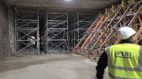 Изпълнение на вестибюлна плоча с подпорно скеле PERI UP Flex