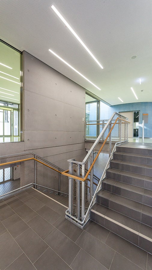 Markante Sichtbetonoptik in SB3-Qualität mit exakt auf die Anforderungen der Architekten abgestimmtem Fugen- und Ankerraster.