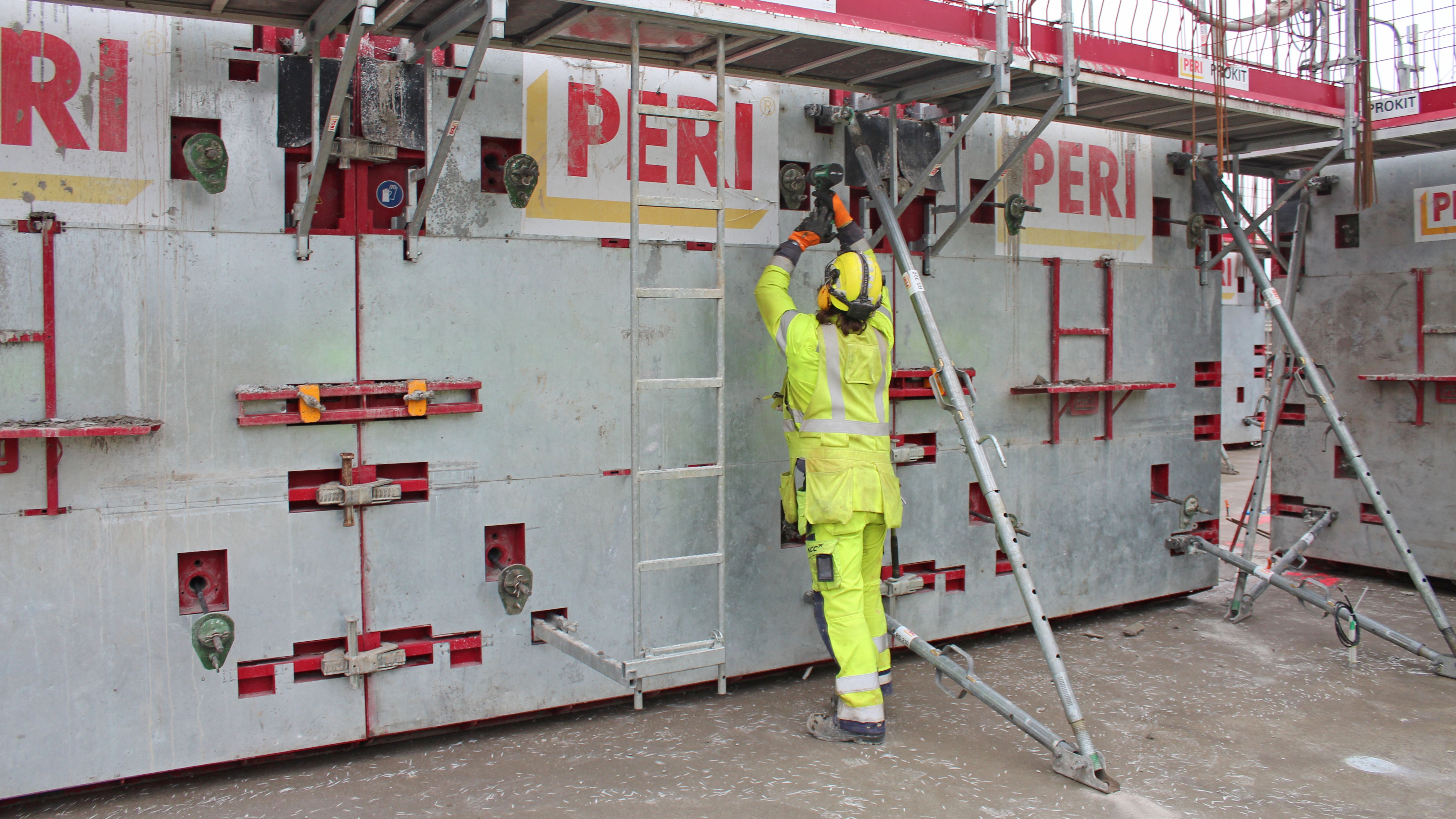 Lämmitettävässä MXH-järjestelmässä on kaikki MAXIMO:n ominaisuudet: Yksipuoleisesta sidonnasta keskitettyihin sidepulttien paikkoihin - lämmityselementeillä lisättynä. 