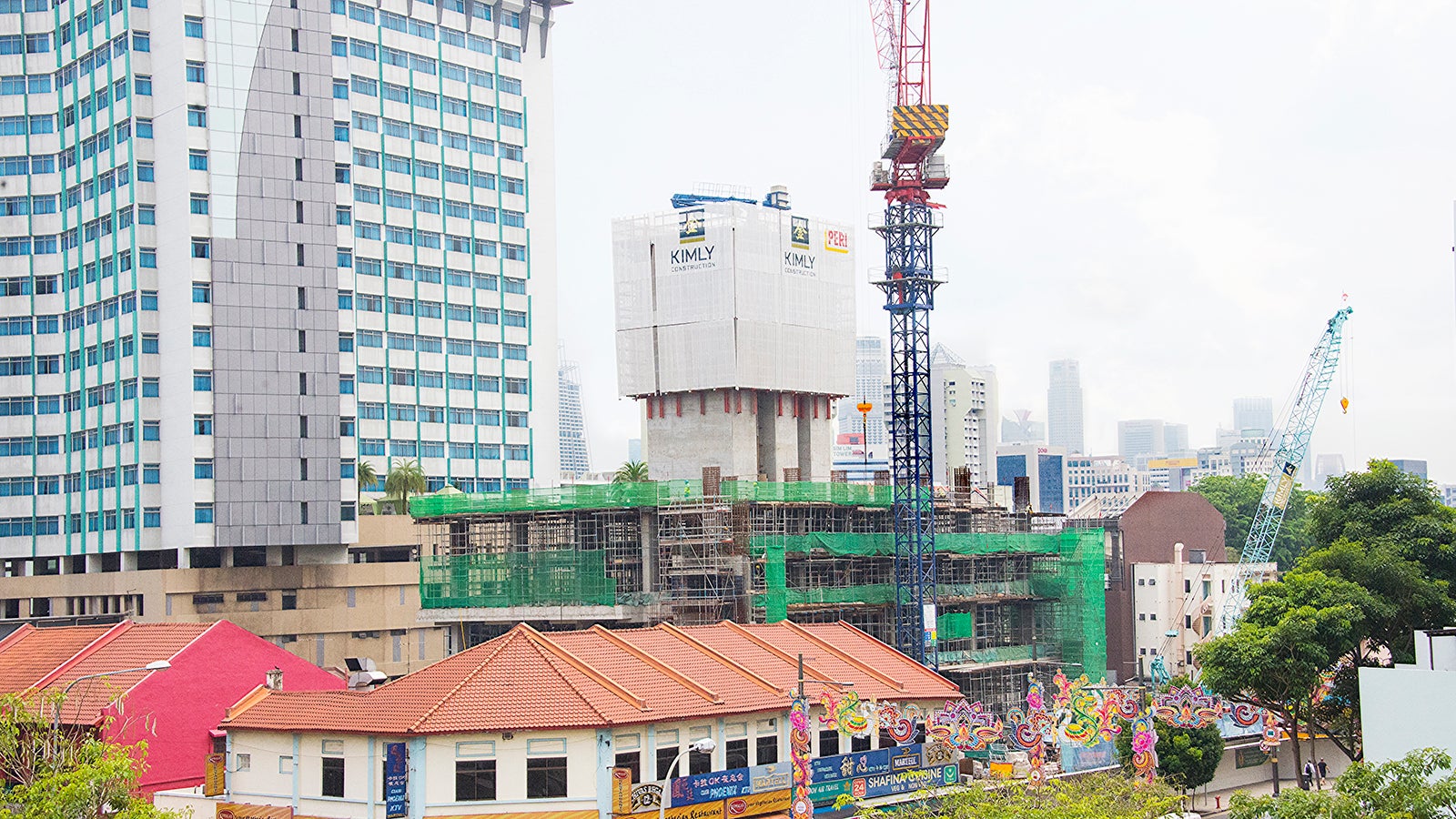 An overview of Centrium Square project with PERI RCS Rail Climbing System.