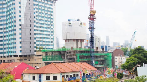 An overview of Centrium Square project with PERI RCS Rail Climbing System.