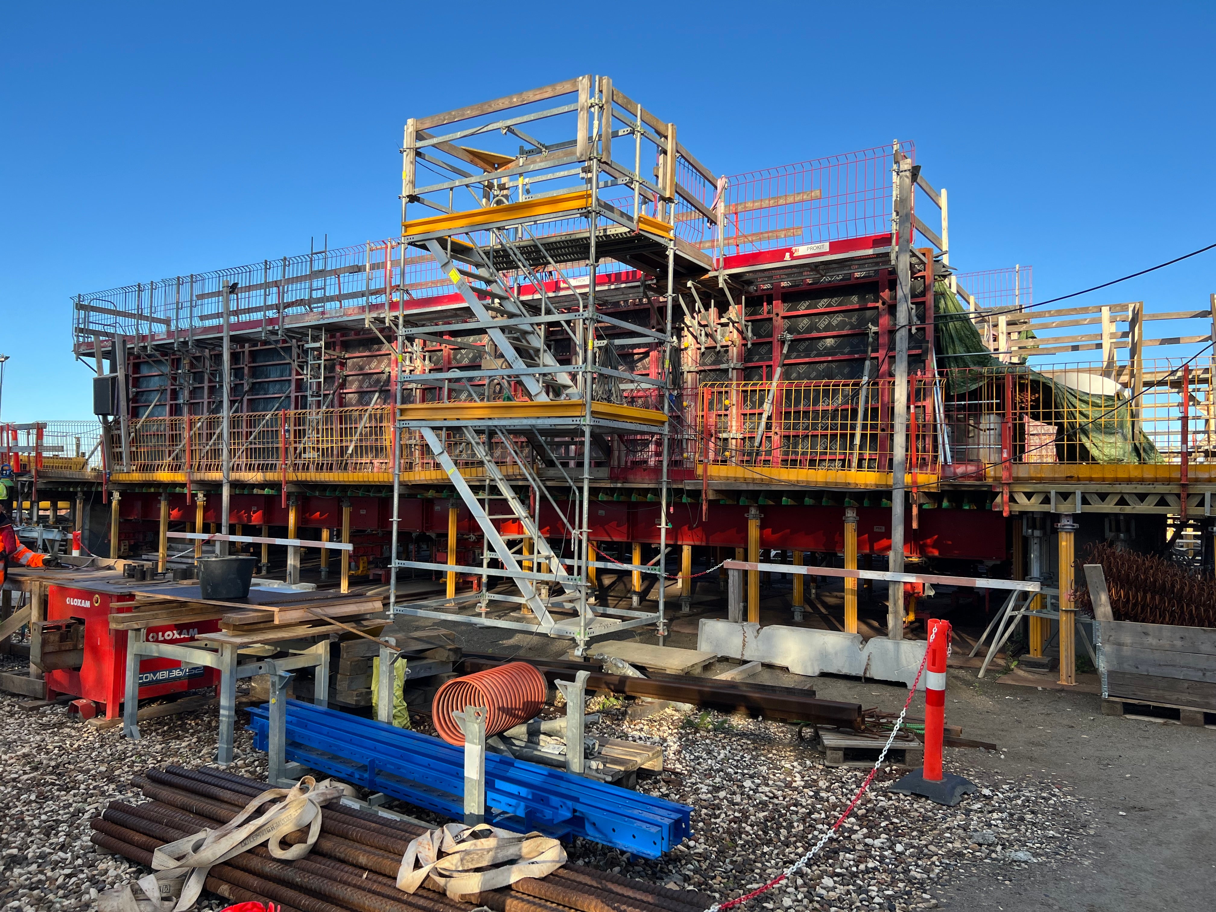 Til støbning af brodæk, anvendes MAXIMO til sider og dæk.