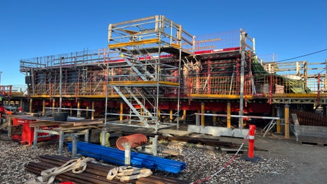 Til støbning af brodæk, anvendes MAXIMO til sider og dæk.