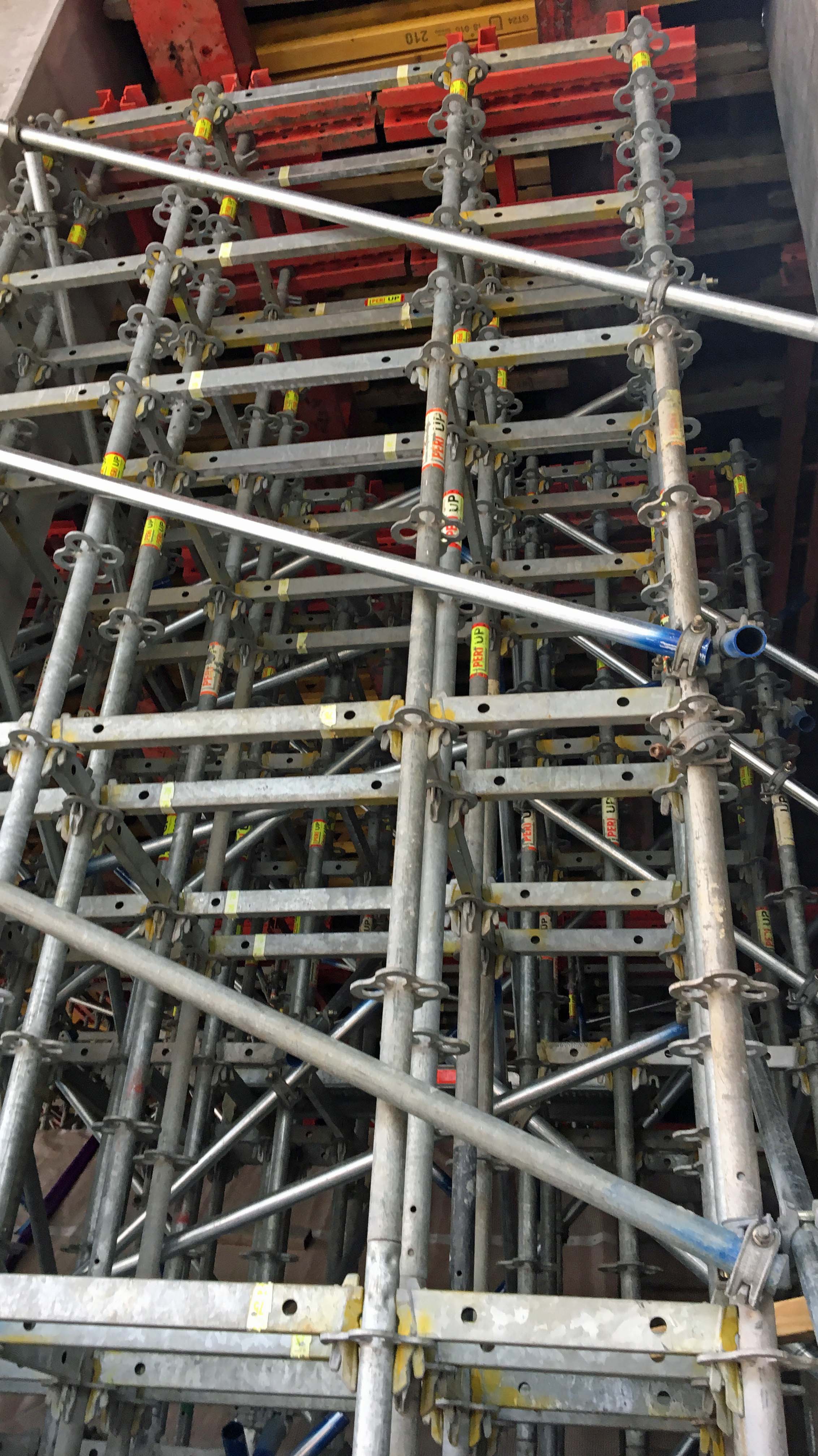 Speciel designet PERI UP Understøtningstårn med SRU udvekslinger